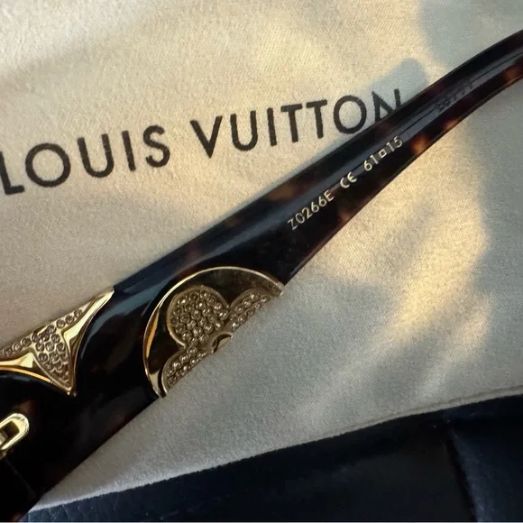 LOUIS VUITTON Iris Sunglasses Brown - Picture 11 of 11